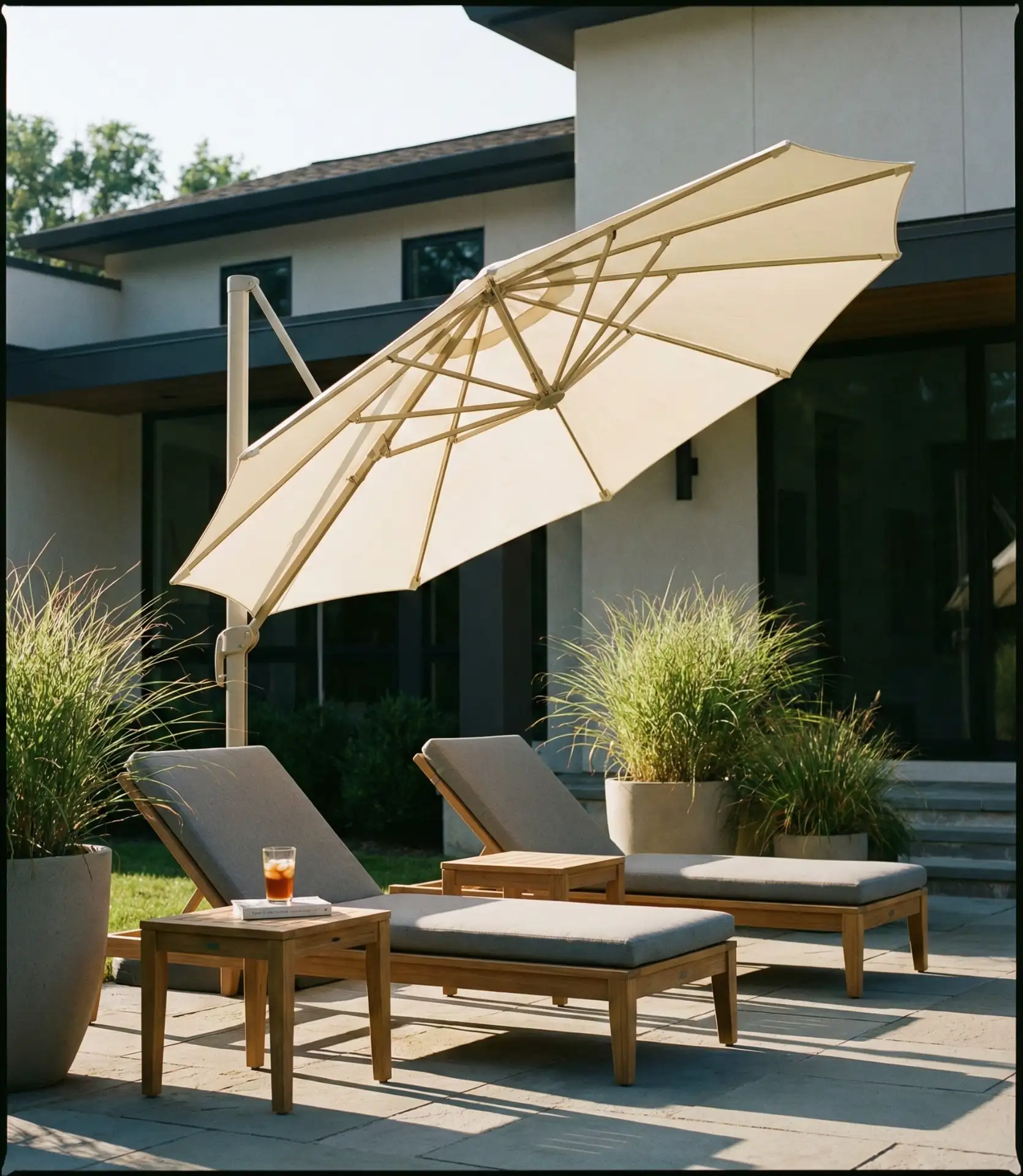 Cantilever Umbrella Over Intimate Seating 2