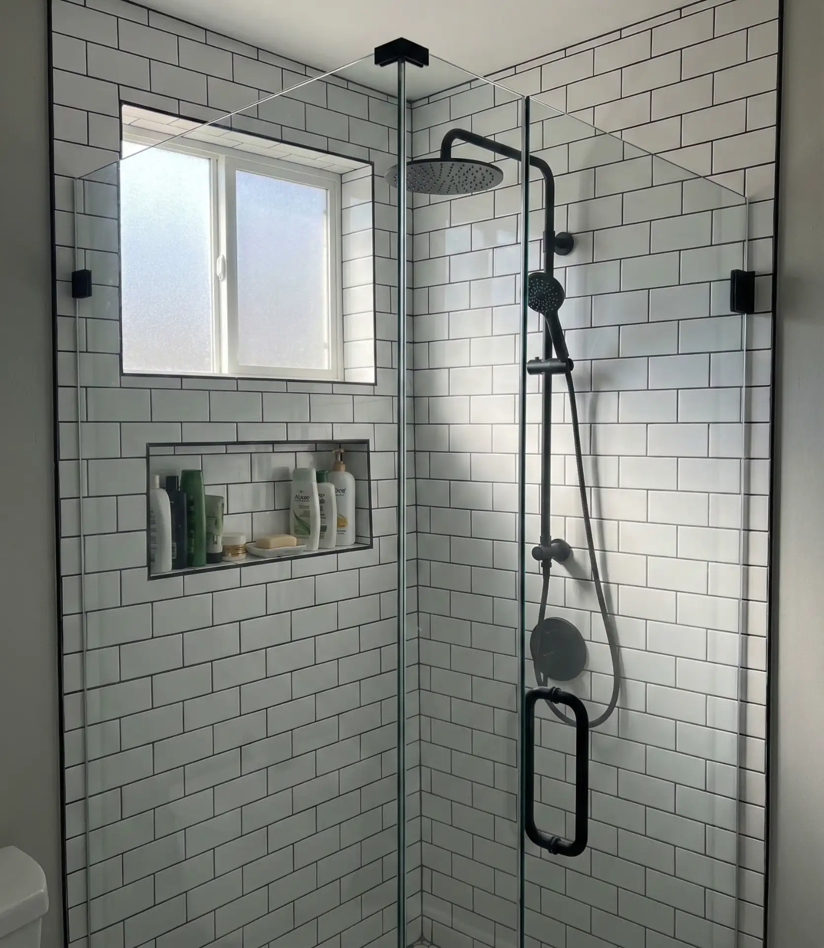 Compact Shower Solutions for Tiny Bathrooms 2
