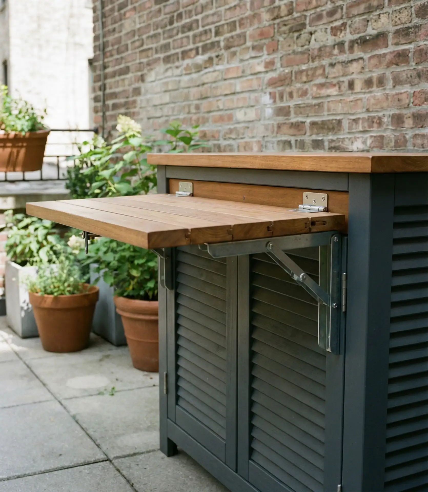 Convertible Bar with Folding Elements 2