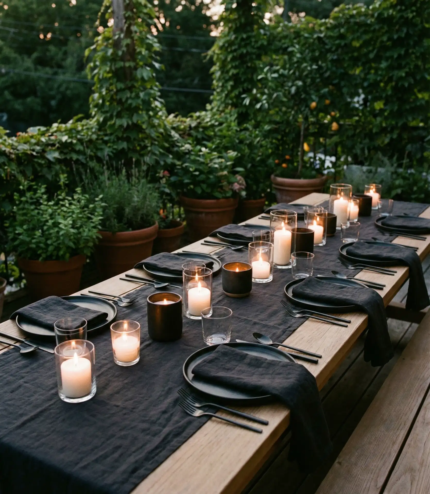 Dramatic Black Accents for Modern Contrast 2