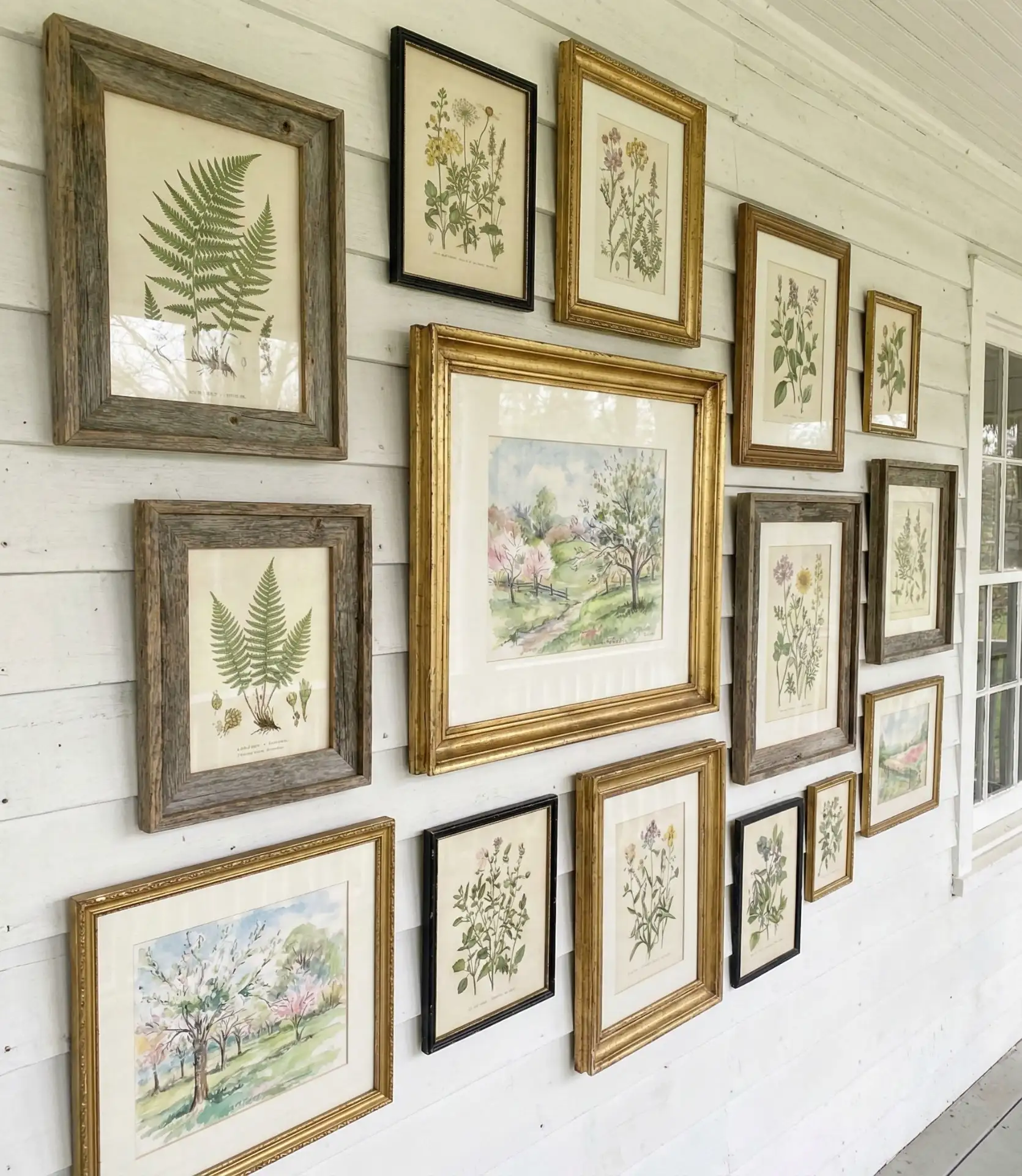 Ideas Farmhouse Gallery Wall with Seasonal Art 2