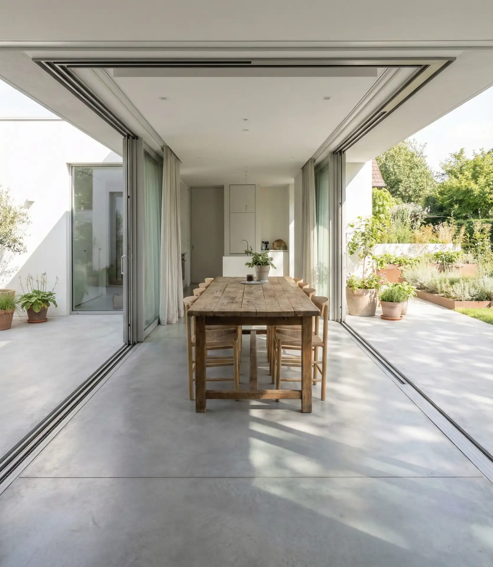 Indoor-Outdoor Transitional Space 1