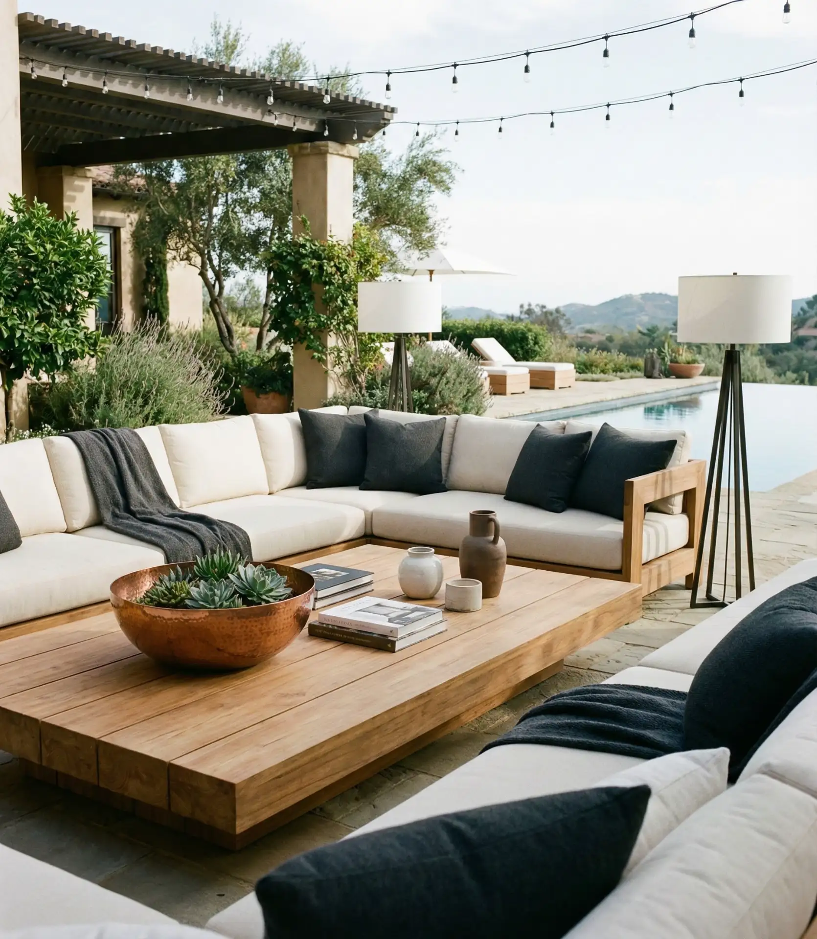 Luxury Lounge-Dining Hybrid 1