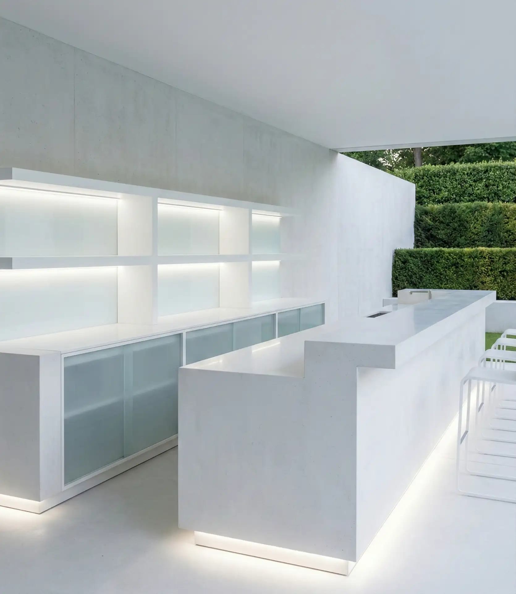 Minimalist Bloxburg-Inspired Clean Lines 1