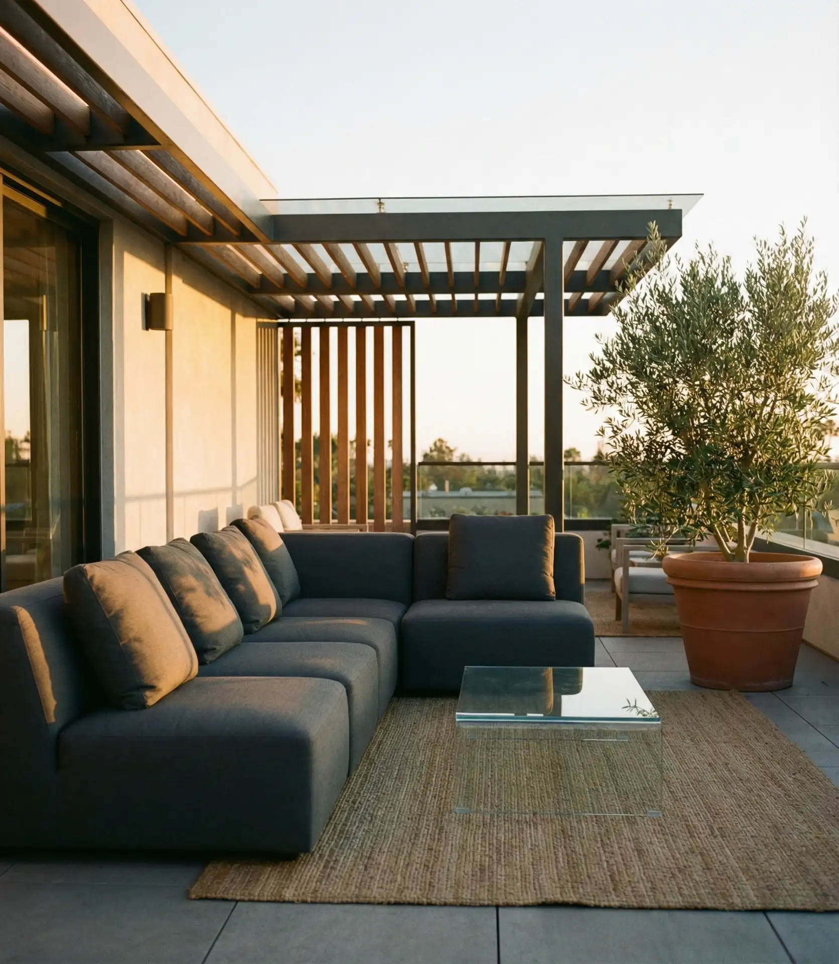 Modular Sectional Pieces for Customizable Layouts 1