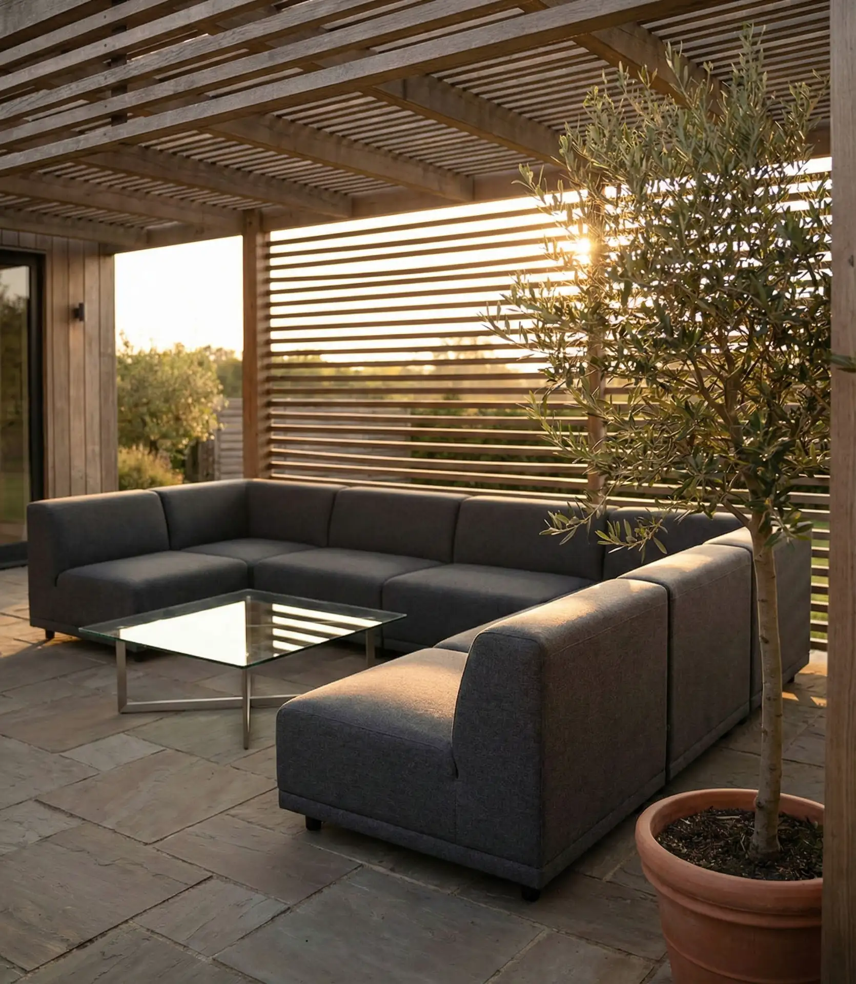 Modular Sectional Pieces for Customizable Layouts 2