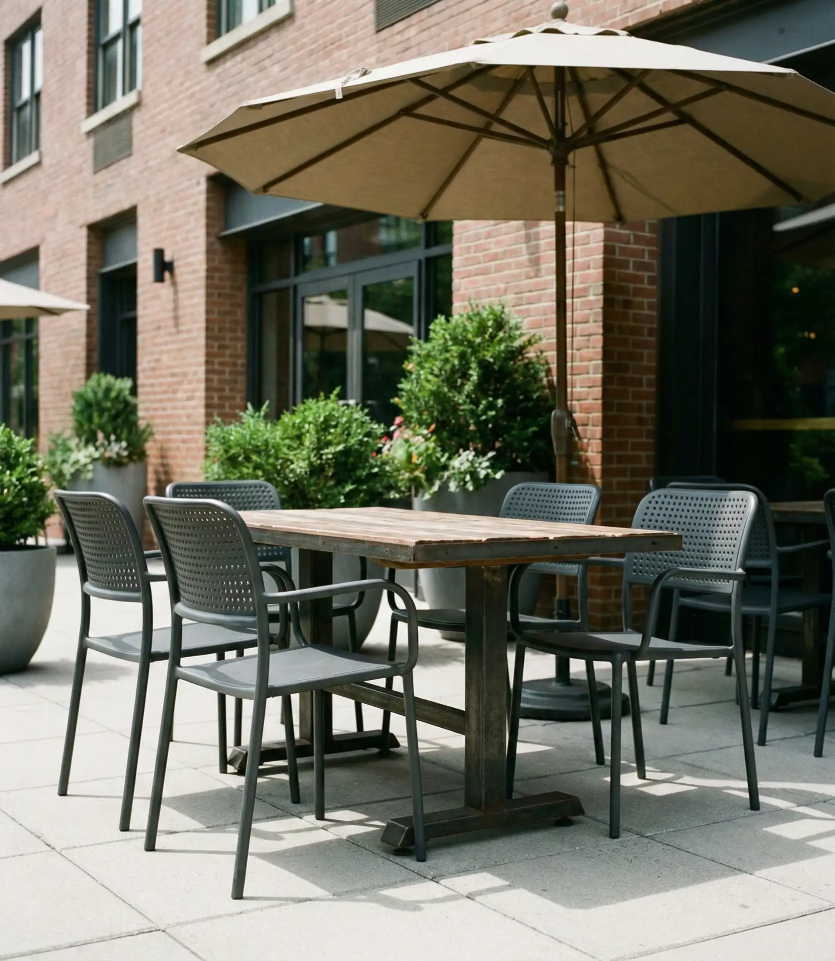 Restaurant-Inspired Commercial Dining 1