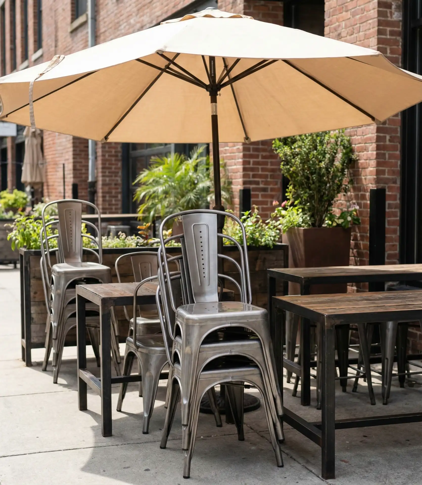 Restaurant-Inspired Commercial Dining 2