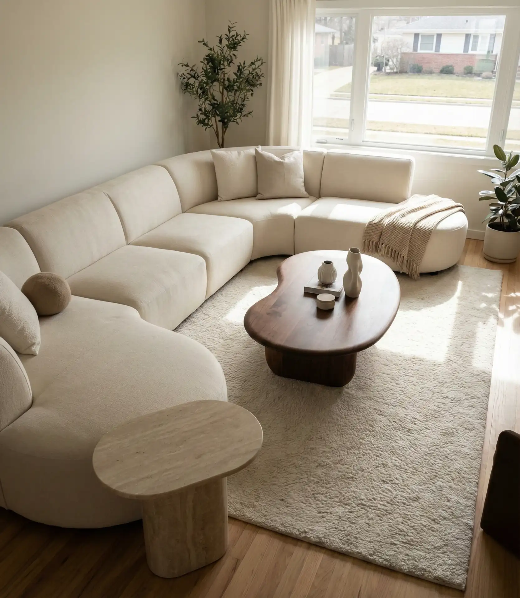 2026 Trend: Curved Furniture and Organic Shapes 1