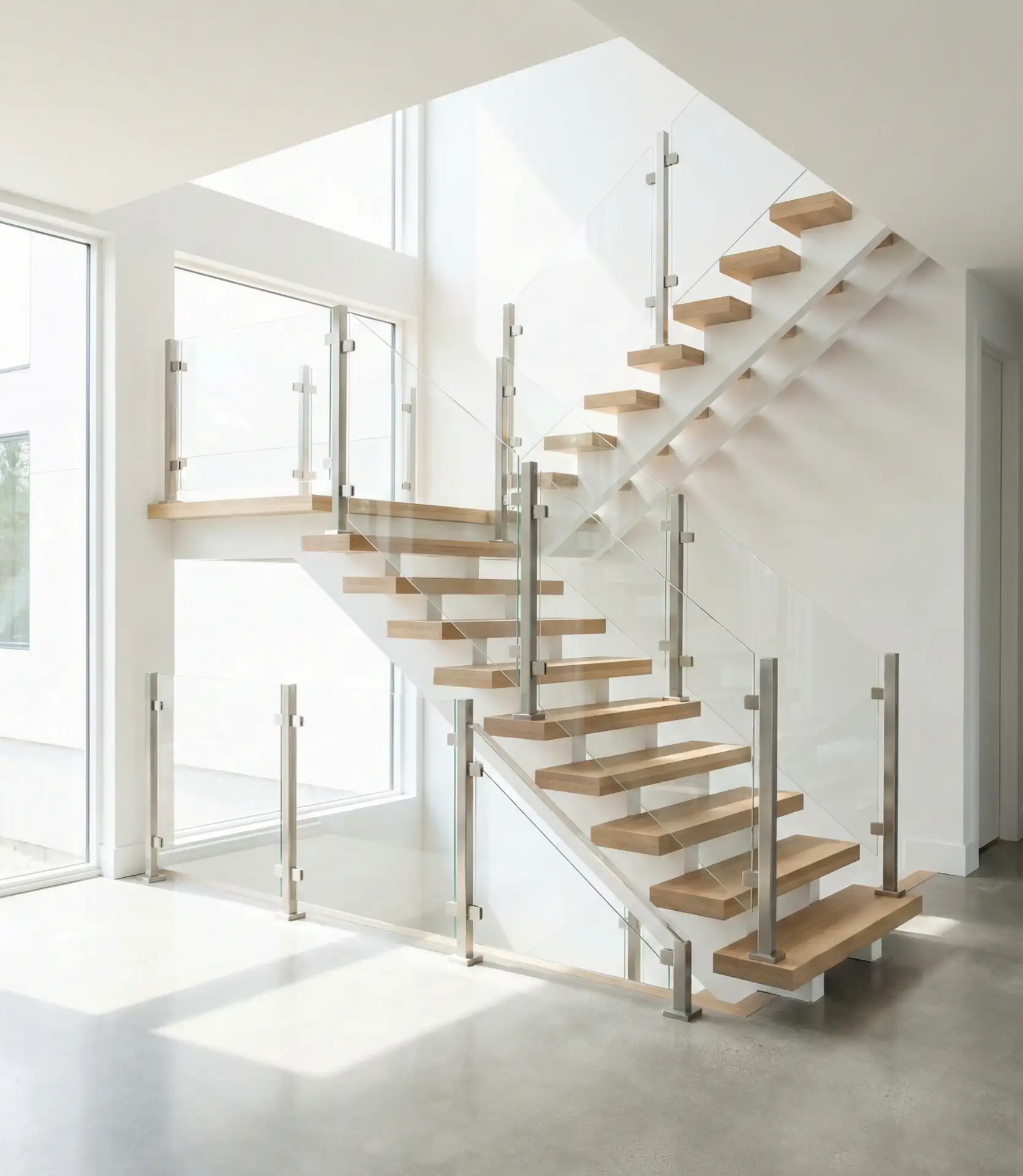 Acrylic Panels for Modern Transparency 1