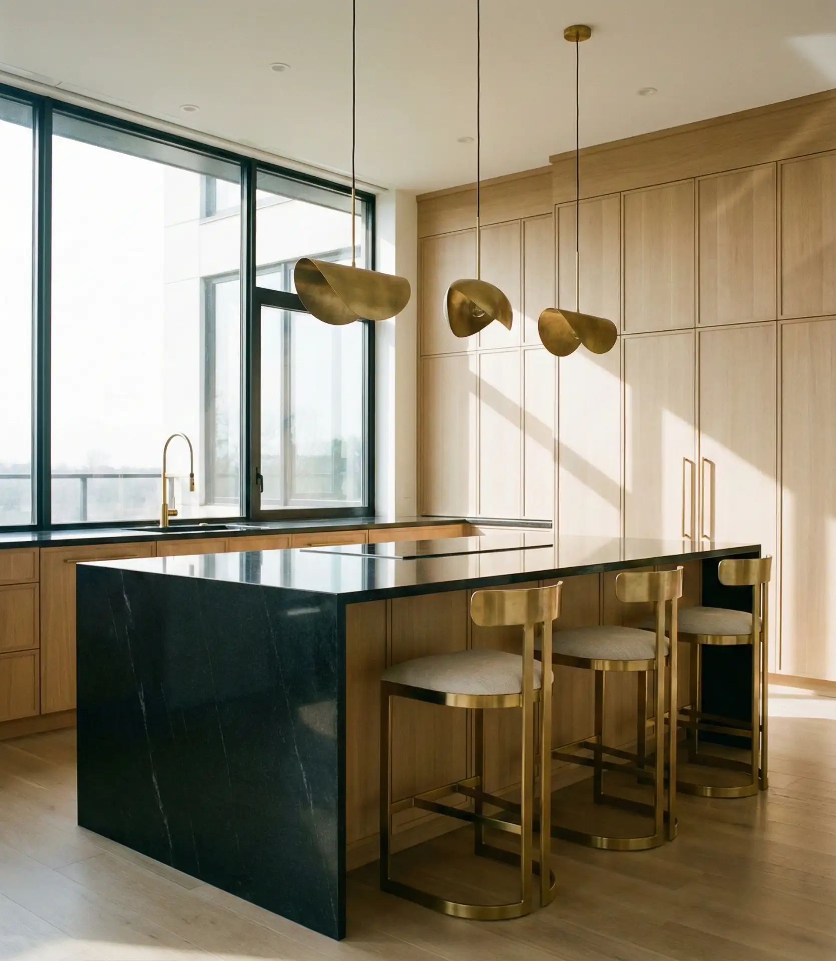 Black Counter Bold Statement 1