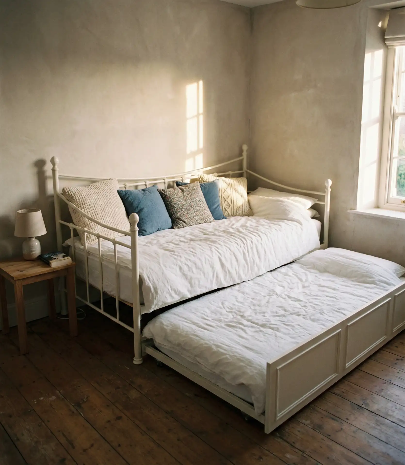 Daybed with Trundle for Guest Flexibility 1