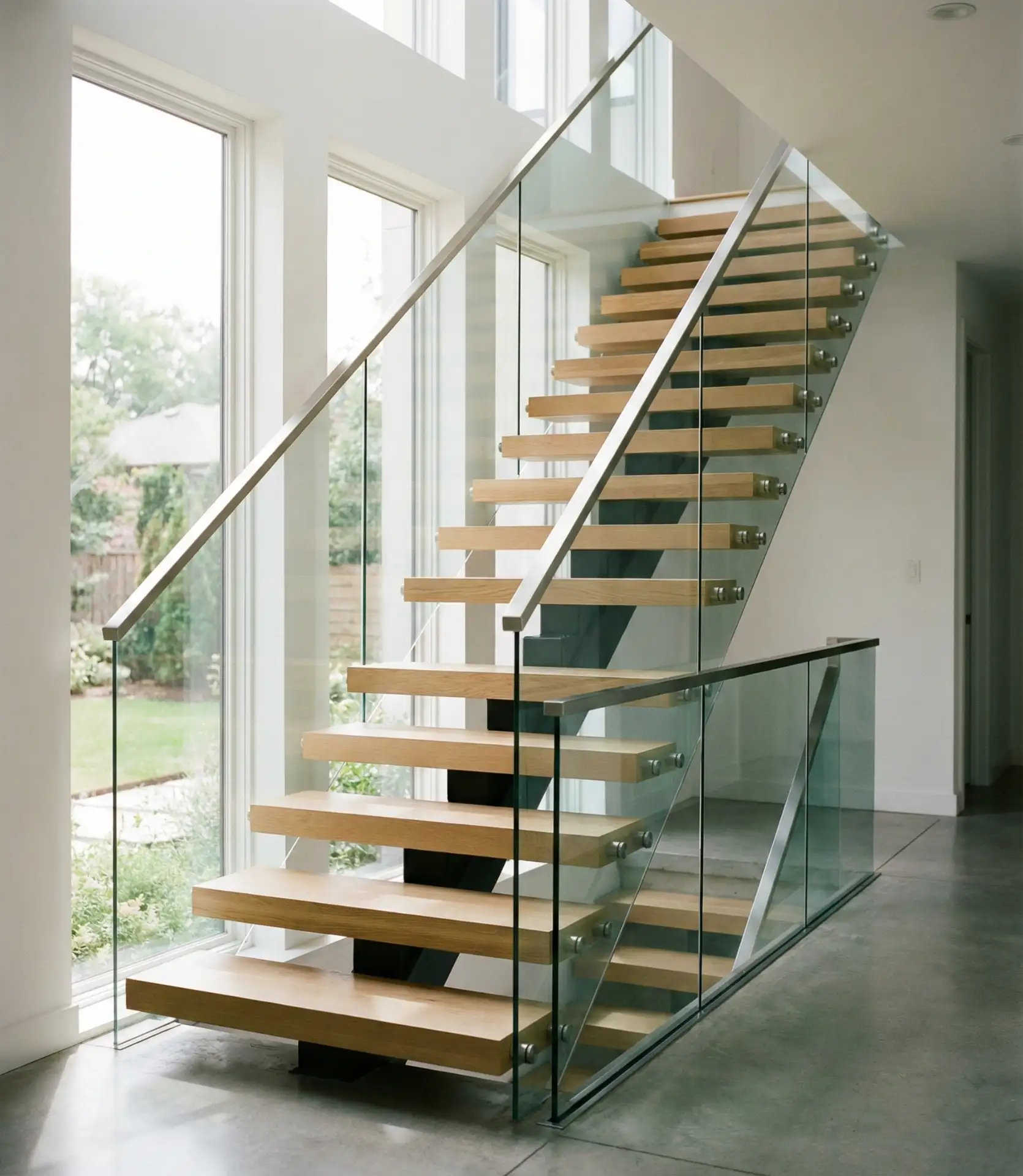 Glass Panel Railing for Light Flow 1