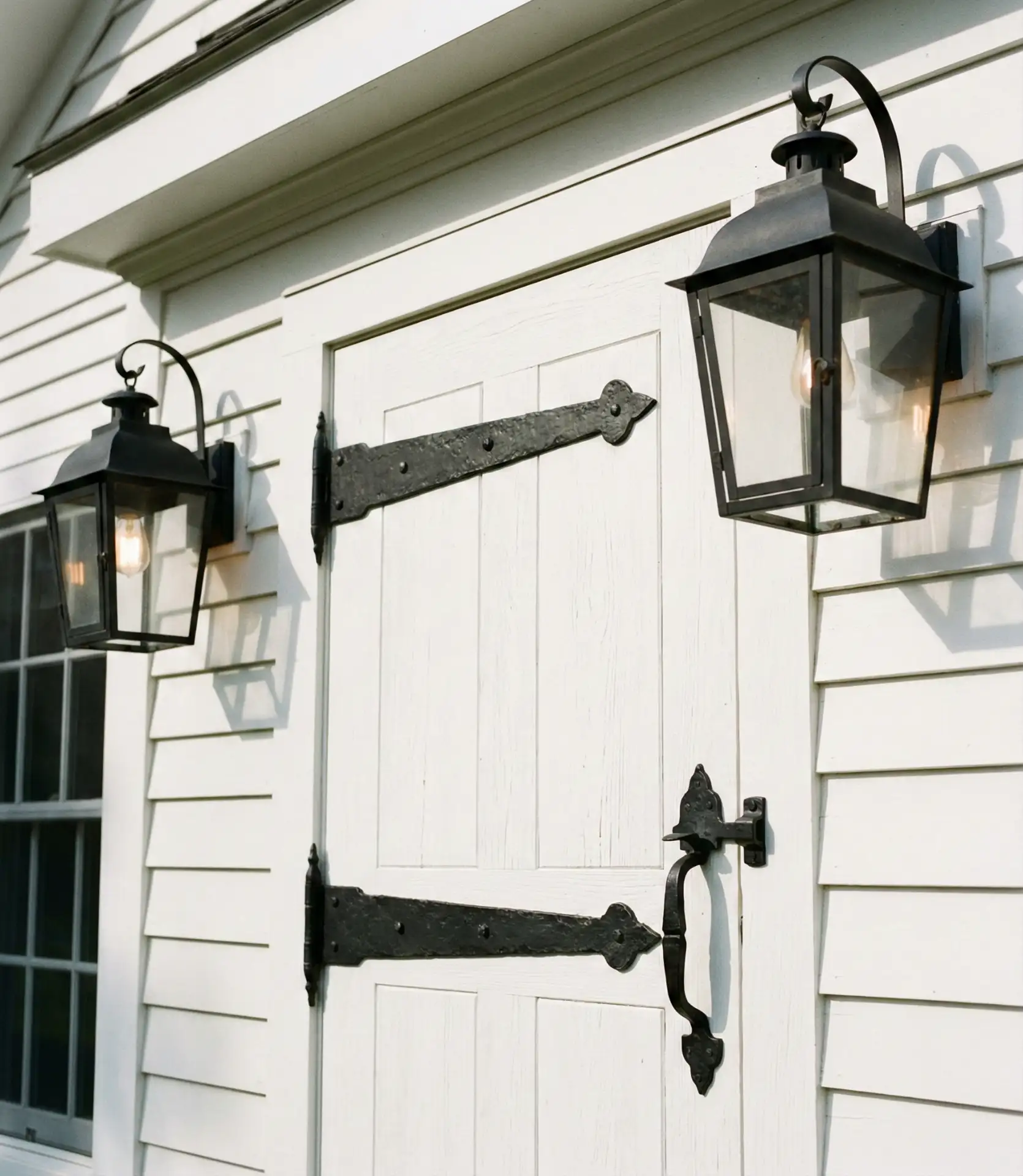 Oversized Black Hardware and Light Fixtures 1