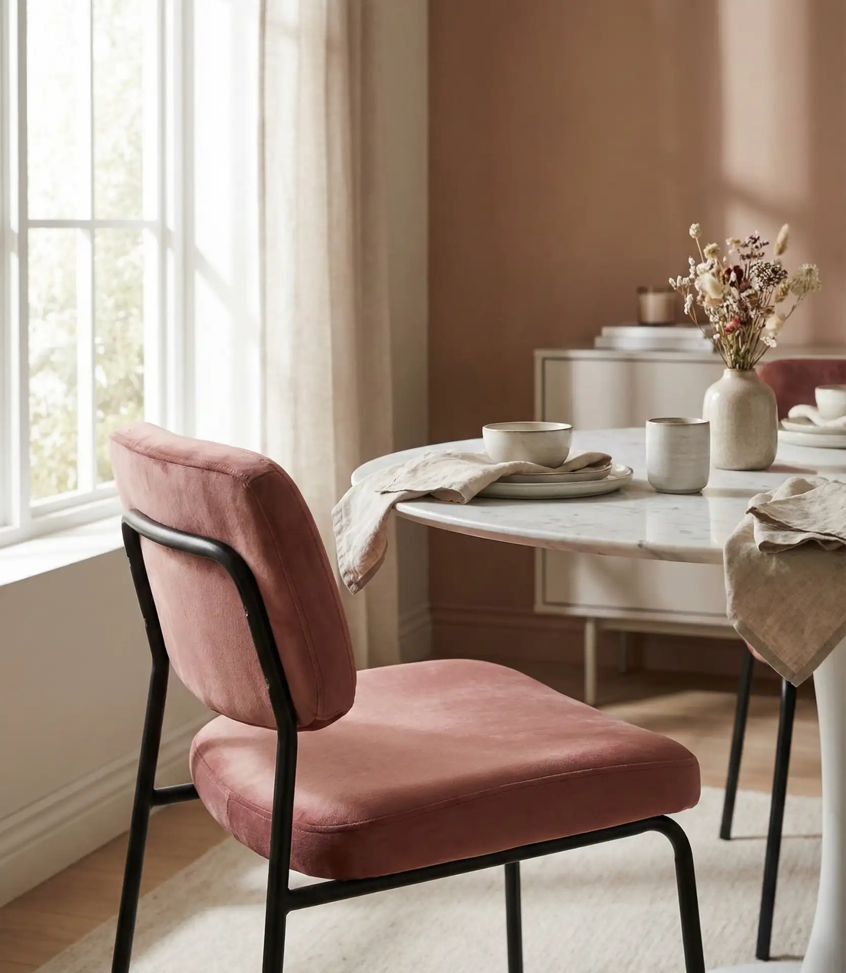 Pink Velvet Chairs for Romantic Dining Spaces 1