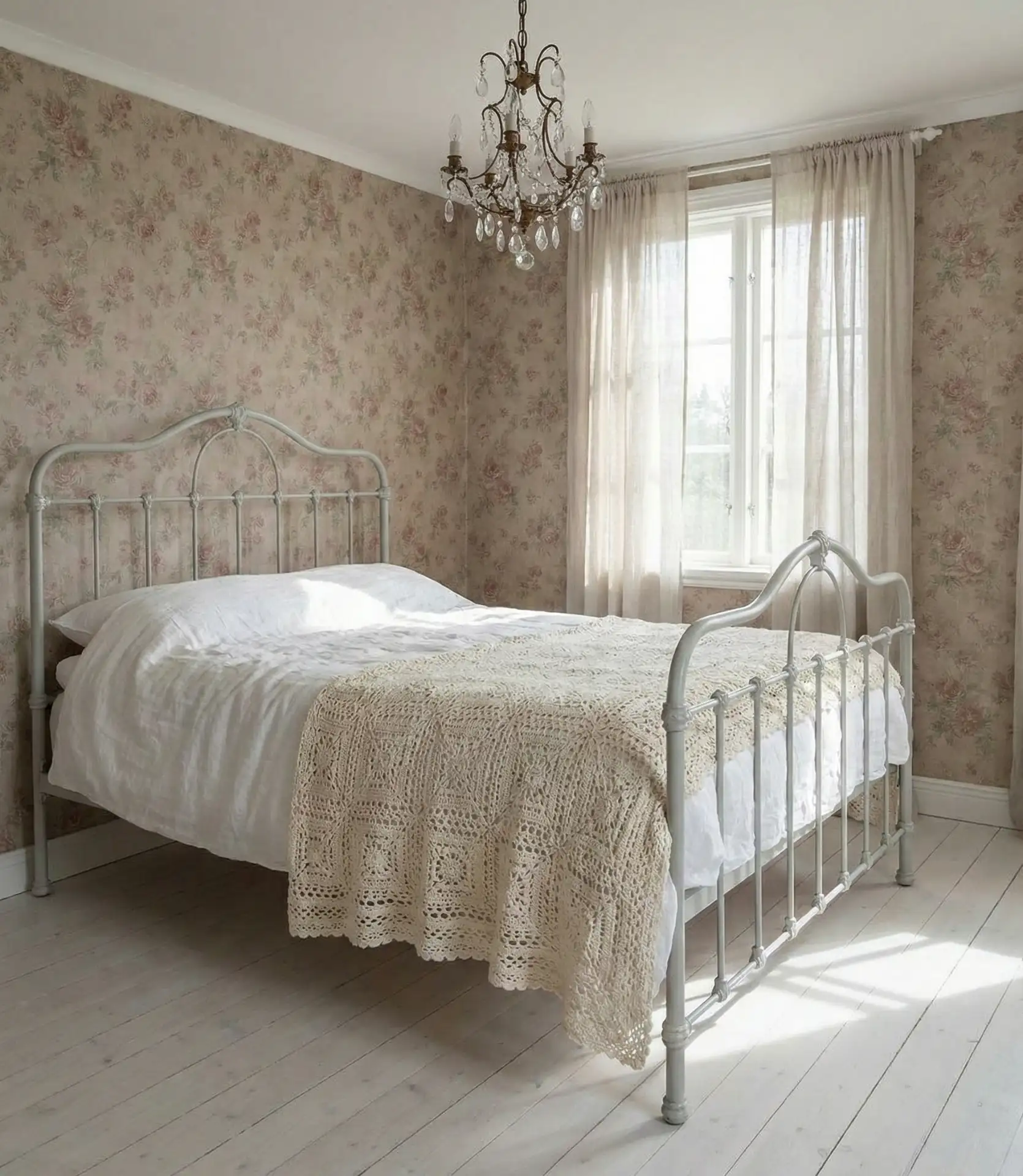 Shabby Chic Bedroom with Painted Iron Bed 1
