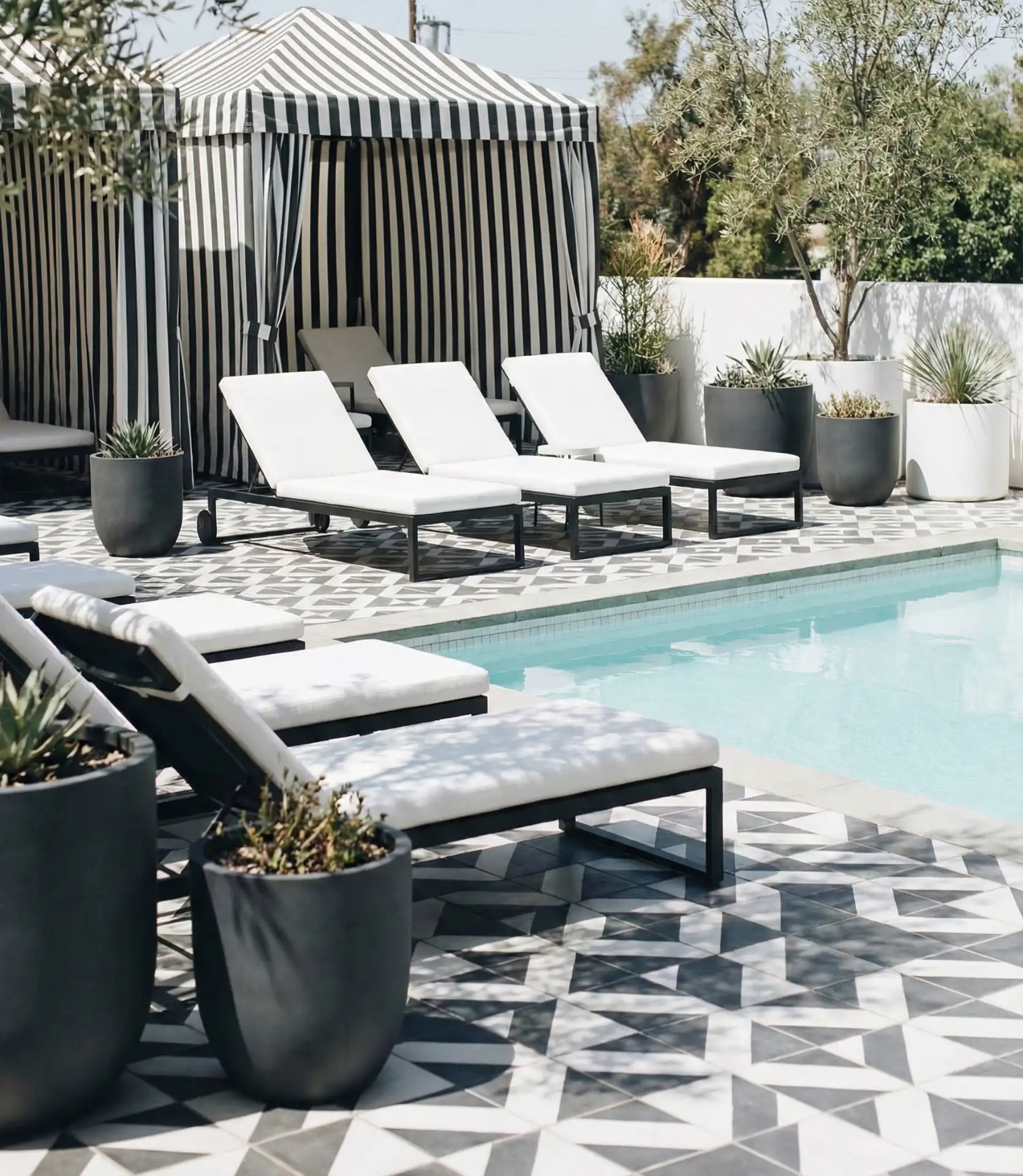 Sophisticated Black and White Minimalism 2