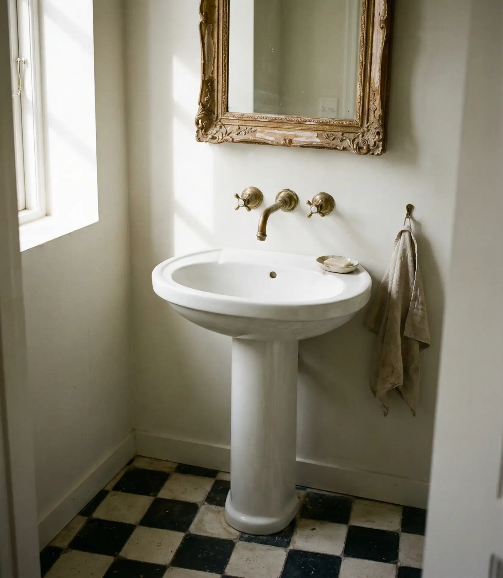 Vintage Pedestal Sink Revival 2
