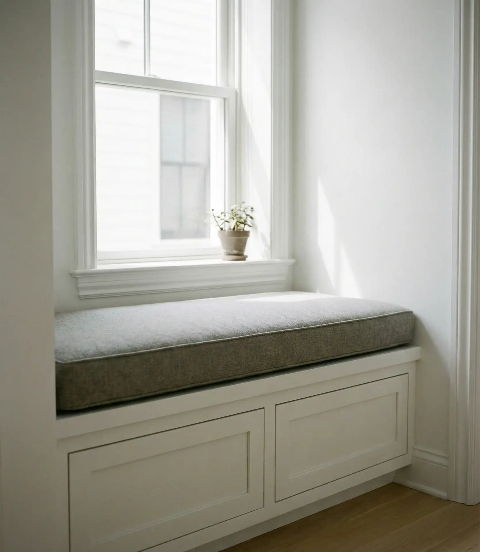 Window Seat with Lift-Top Storage 1