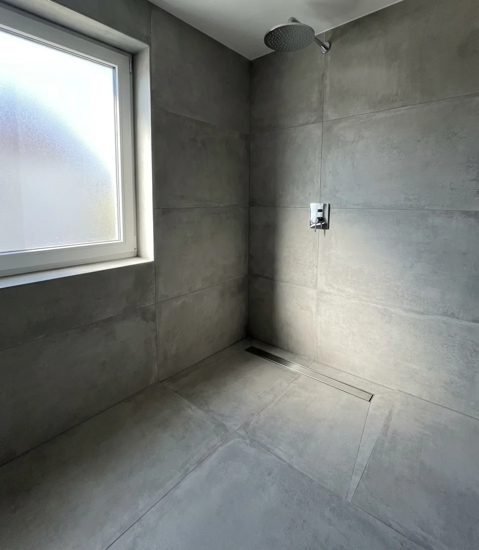 Curbless Entry with Large Format Tile 2