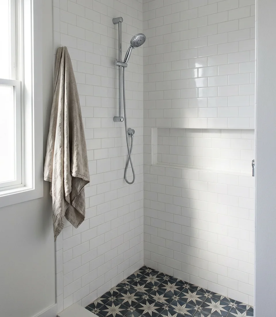 High-Contrast Black and White Geometric Tile 2