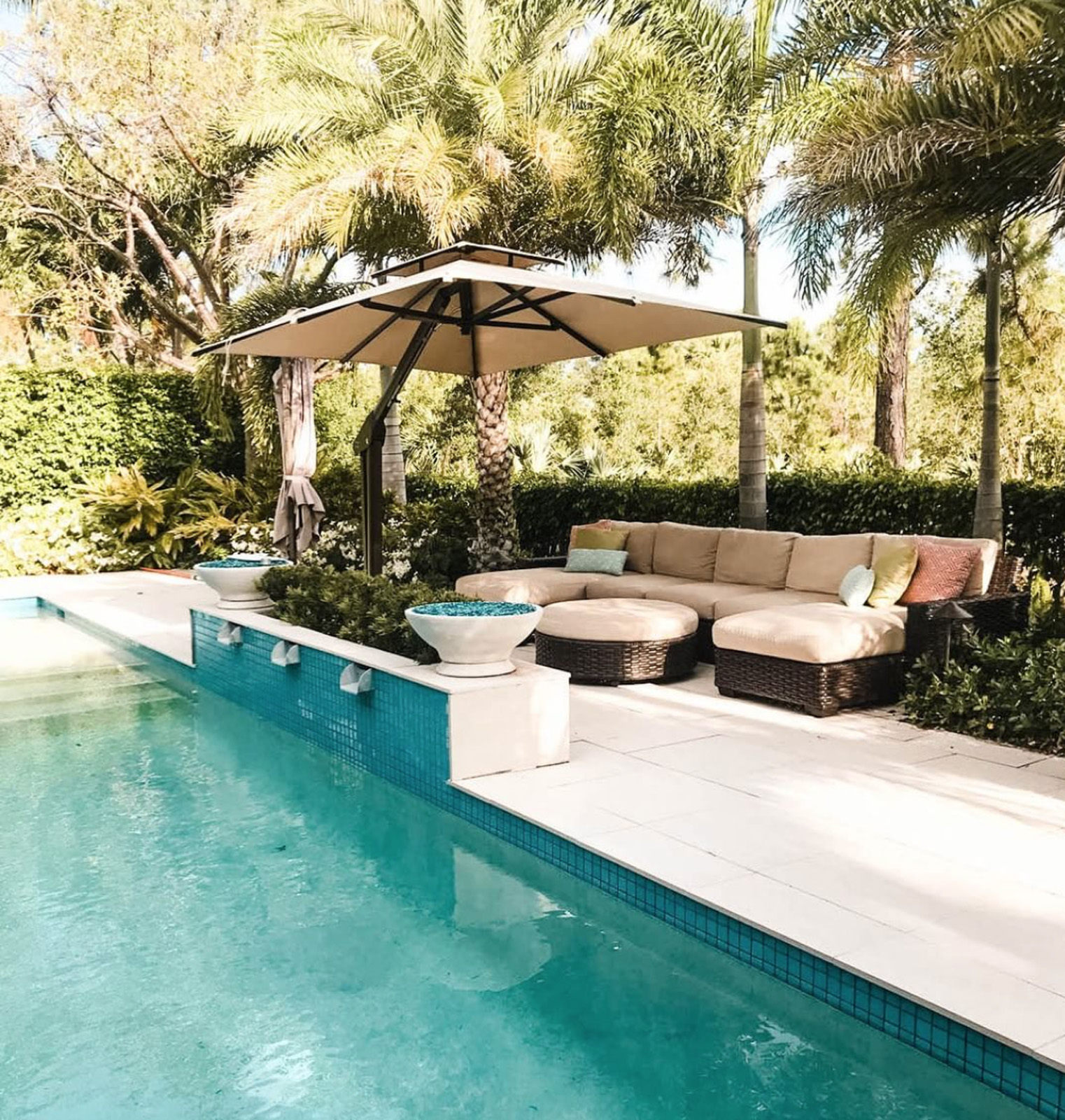 10 High-End Patio Umbrella Set-Ups That Will Inspire You