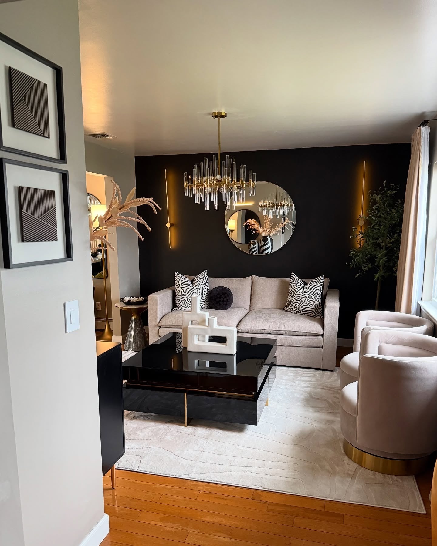 13 Classy Black and Gold Living Room Ideas That Scream Luxury – CreativeBooster