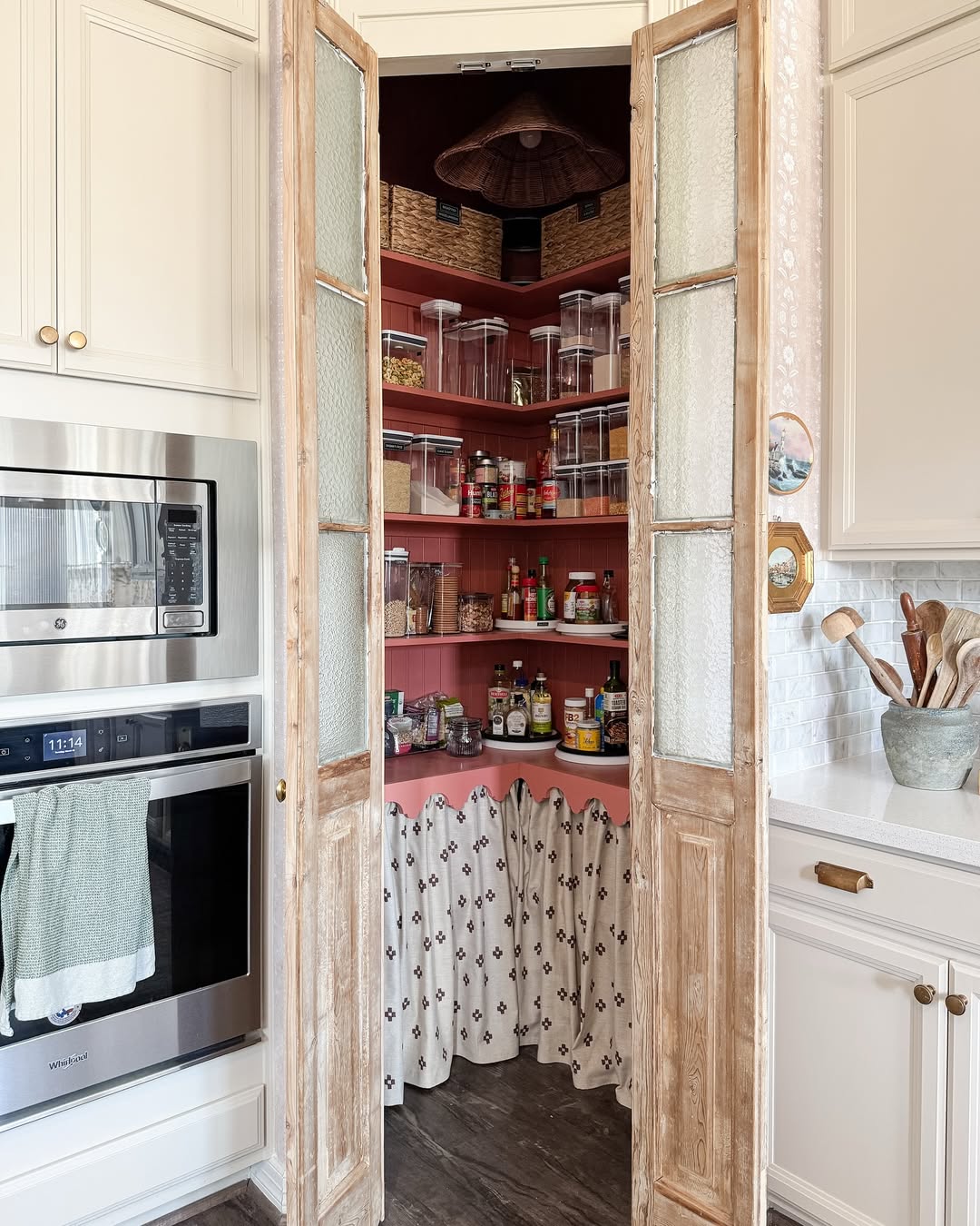 25 Corner Kitchen Pantry Ideas That Turn Every Inch Into Gold, Zero Tolerance for Wasted Space