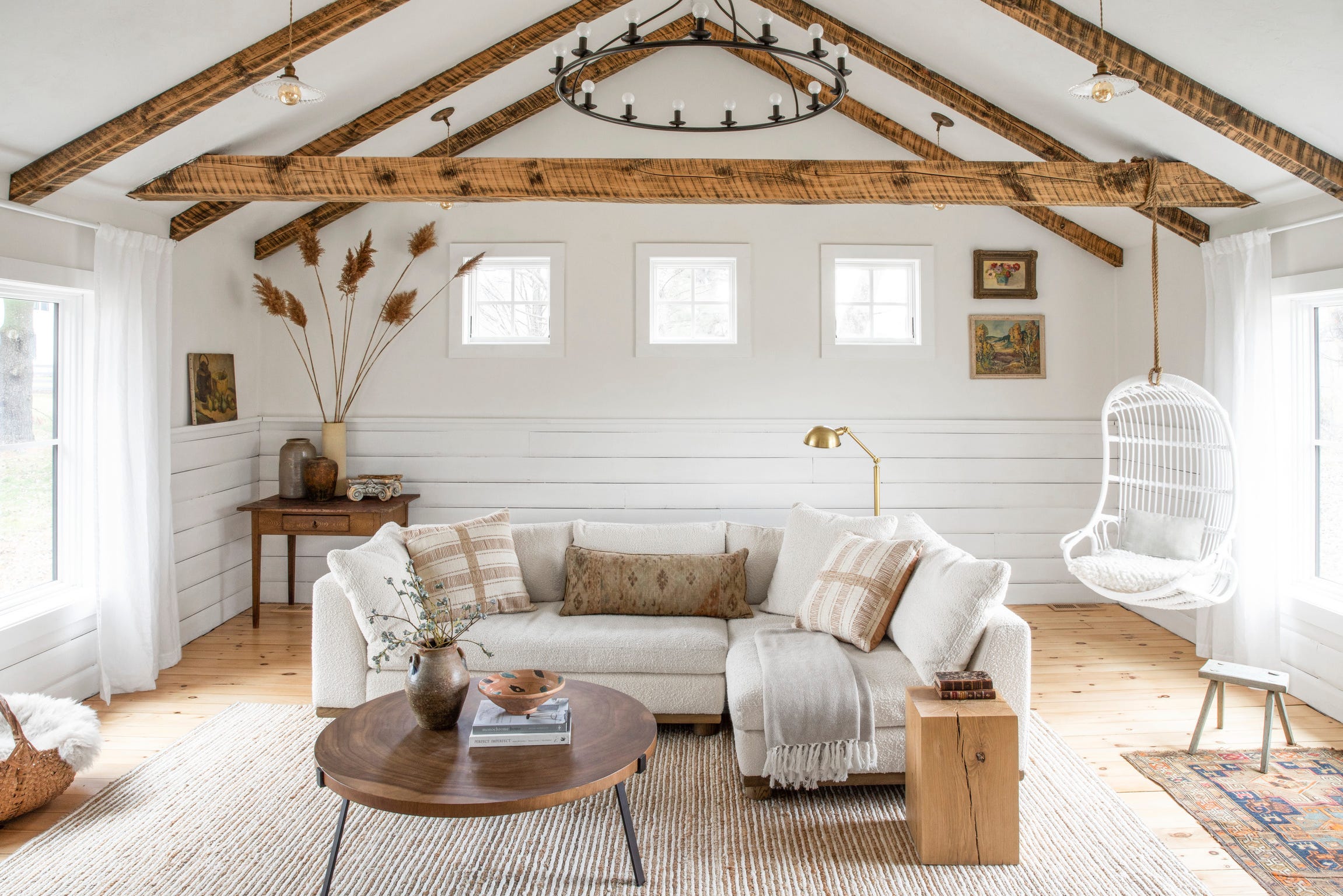 27 Farmhouse Living Rooms That Are Cozy, Rustic, and Modern