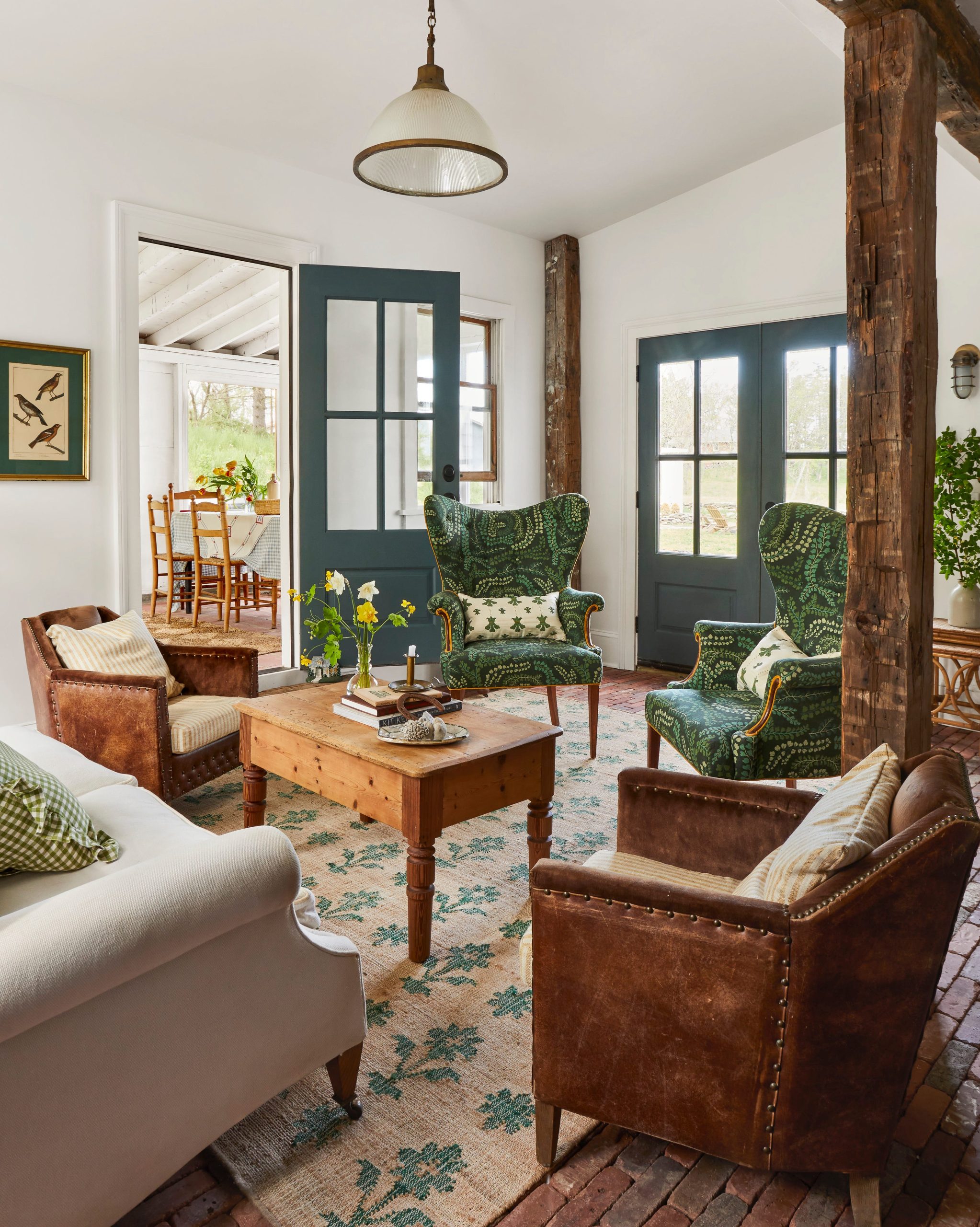 27 Farmhouse Living Rooms That Are Cozy, Rustic, and Modern