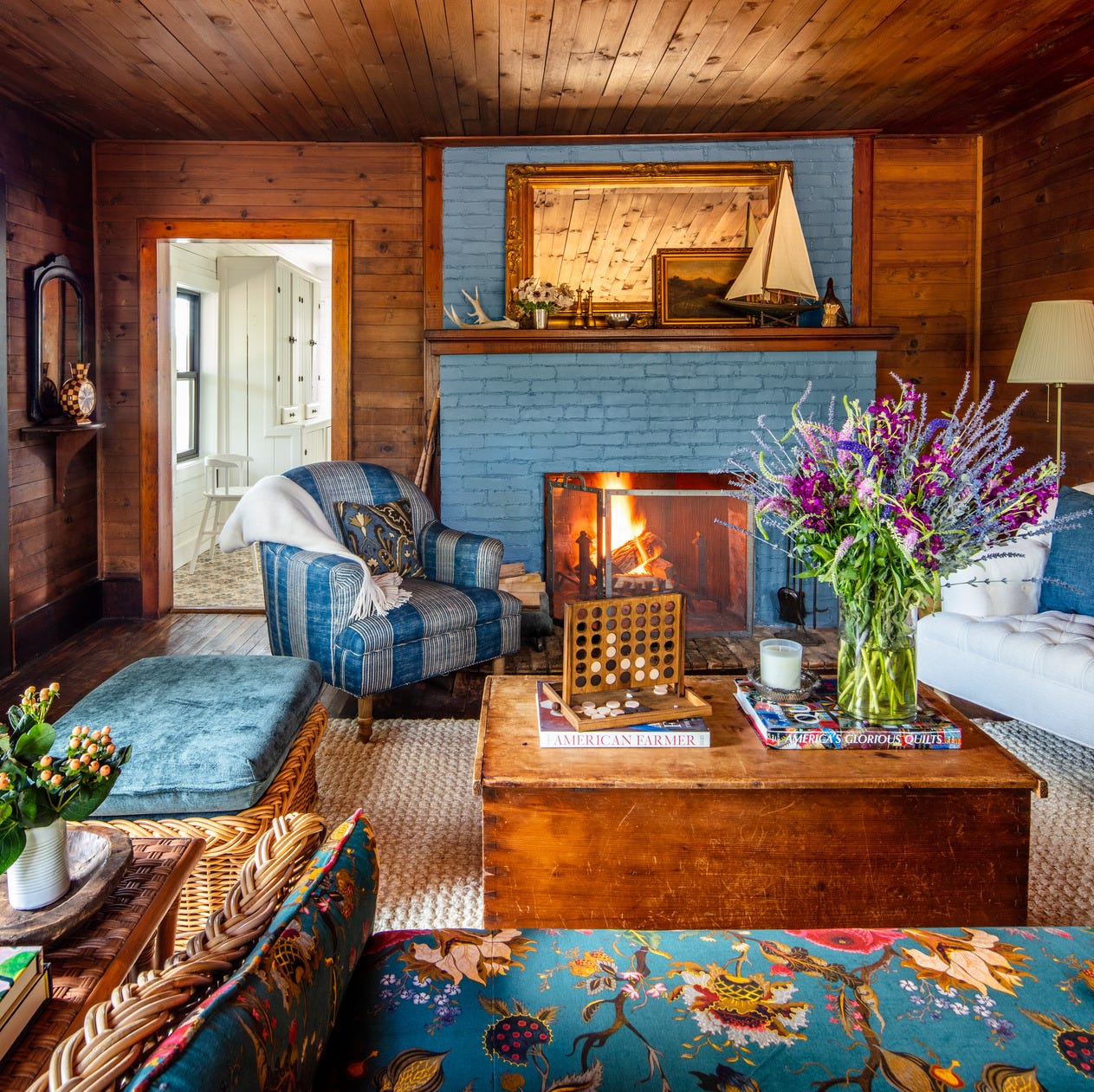 27 Farmhouse Living Rooms That Are Cozy, Rustic, and Modern