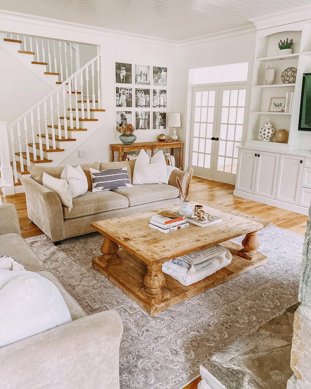 28 Farmhouse Living Room Ideas for 2026 Designed To Feel Lived-In From Day One