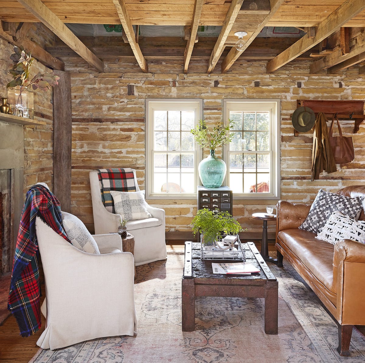 48 Rustic Living Room Ideas For a Cozy, Inviting Family Space