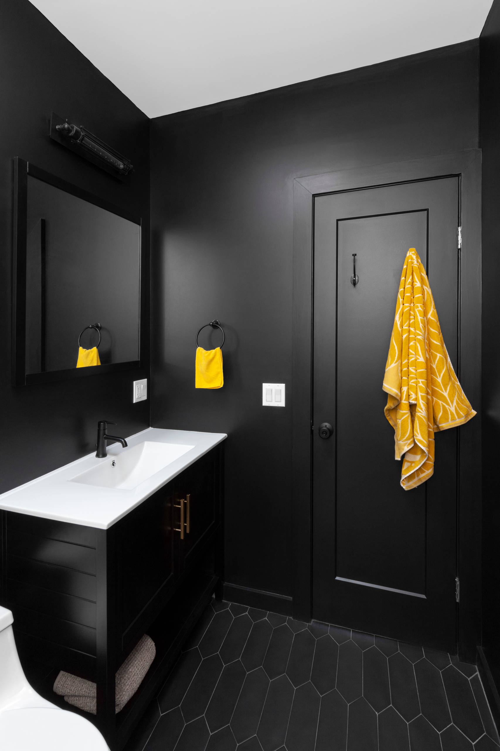 75 Bathroom with Black Walls Ideas You'll Love - March, 2026 | Houzz