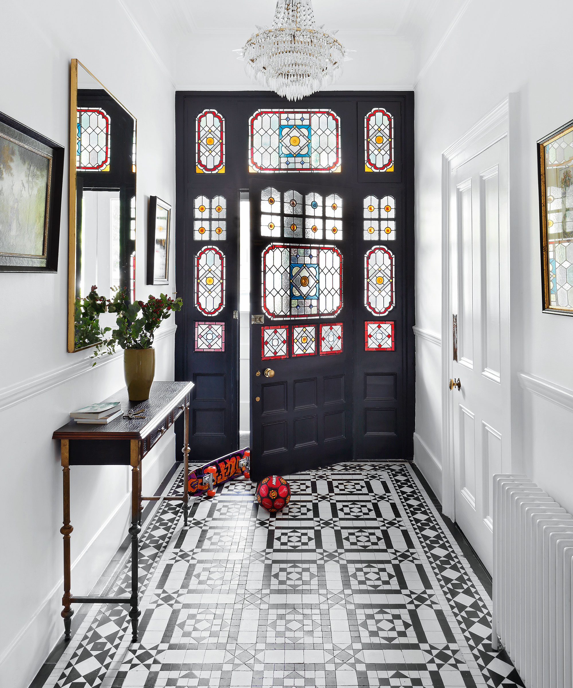 Modern hallway flooring ideas: 10 expert tips for entryways | Homes and Gardens