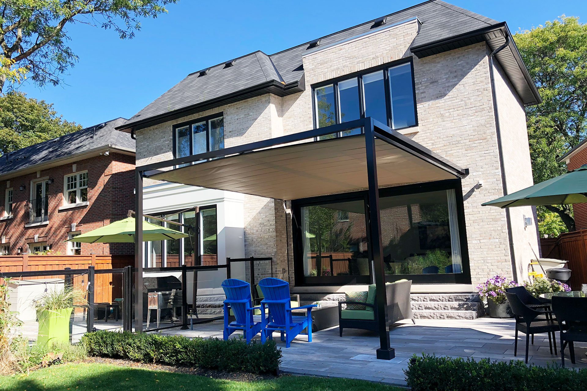 Modern Pergolas: 12 Stunning Shade Solutions for Your Backyard - ShadeFX