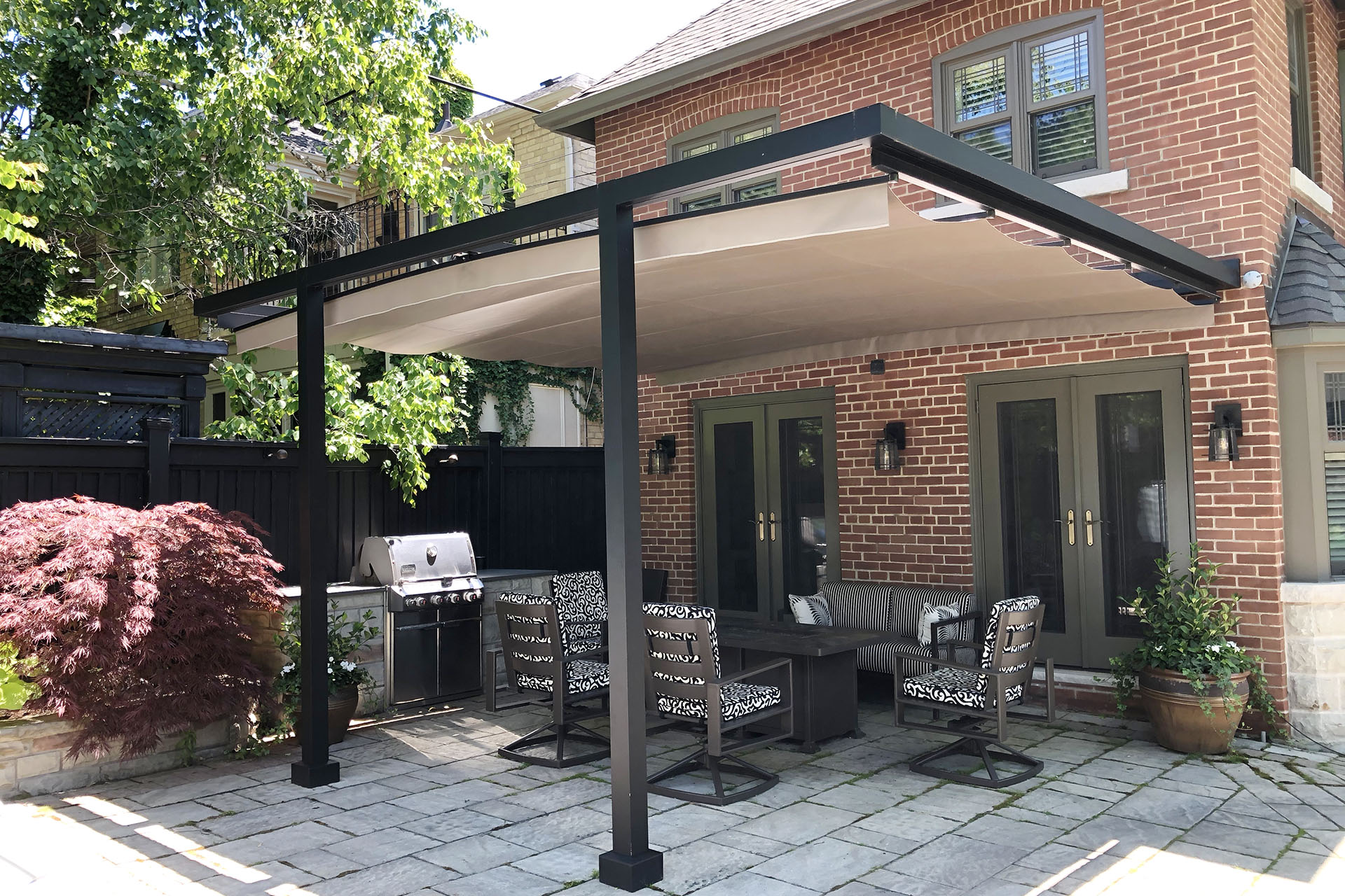 Modern Pergolas: 12 Stunning Shade Solutions for Your Backyard - ShadeFX