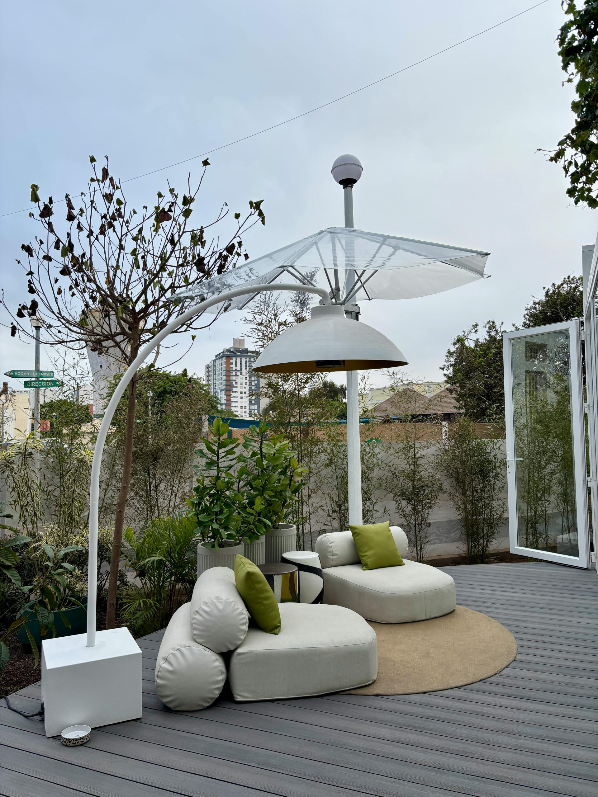 Stylish patio in a Lima home featuring modern outdoor furniture and greenery.