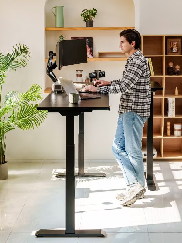 10 Best Sustainable Wood Desks For Your Home Office - The Good Trade