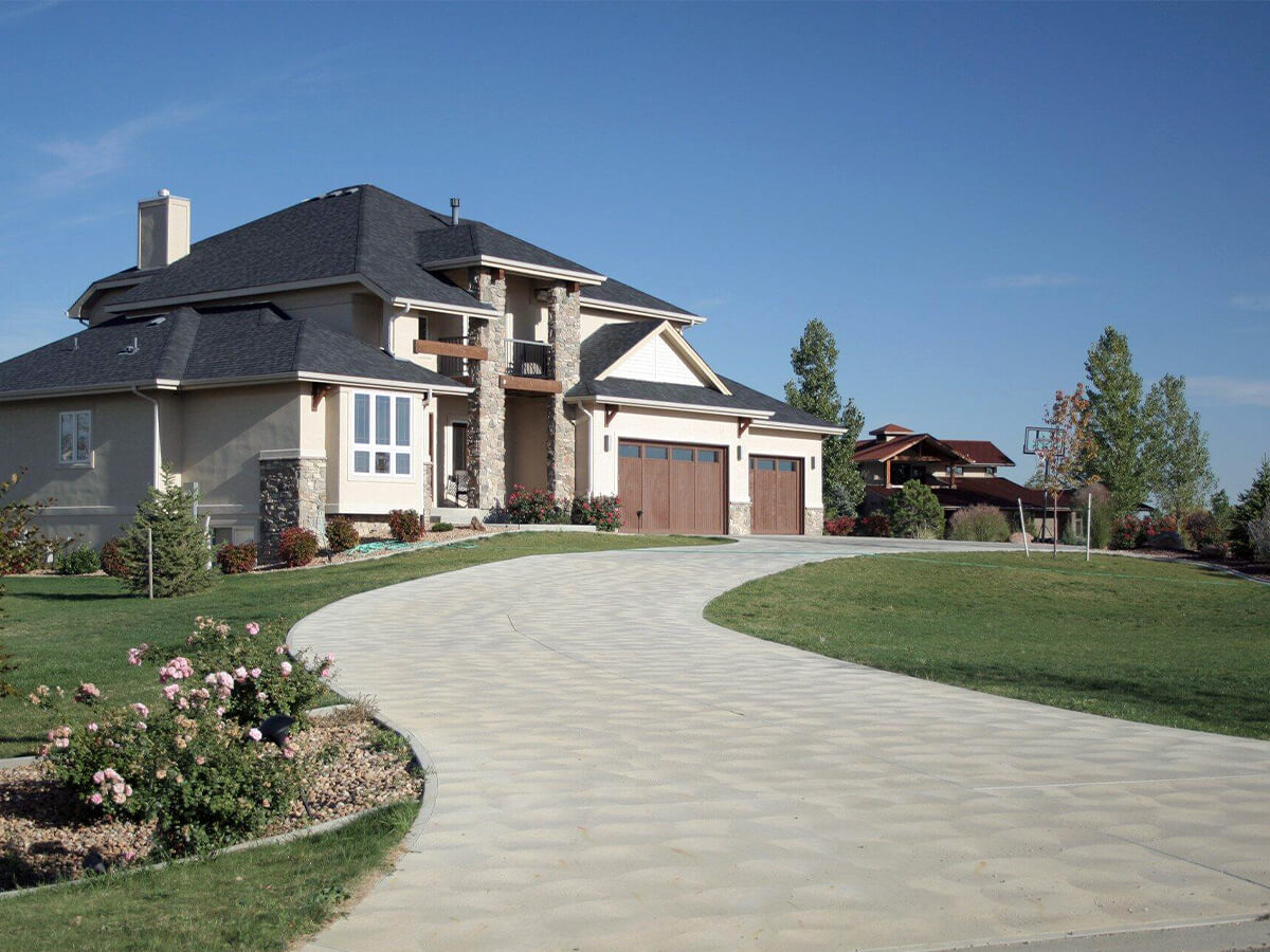 11 Driveway Border Landscaping Ideas for Your Property | Arbeen Landscaping