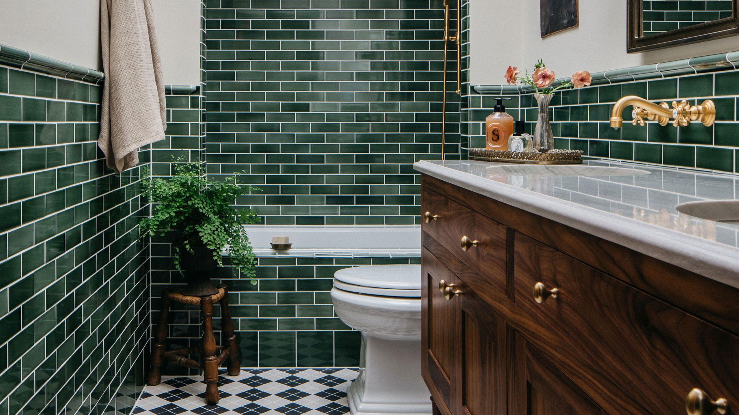 16 Green Bathroom Ideas That Feel Effortlessly Calm | Livingetc