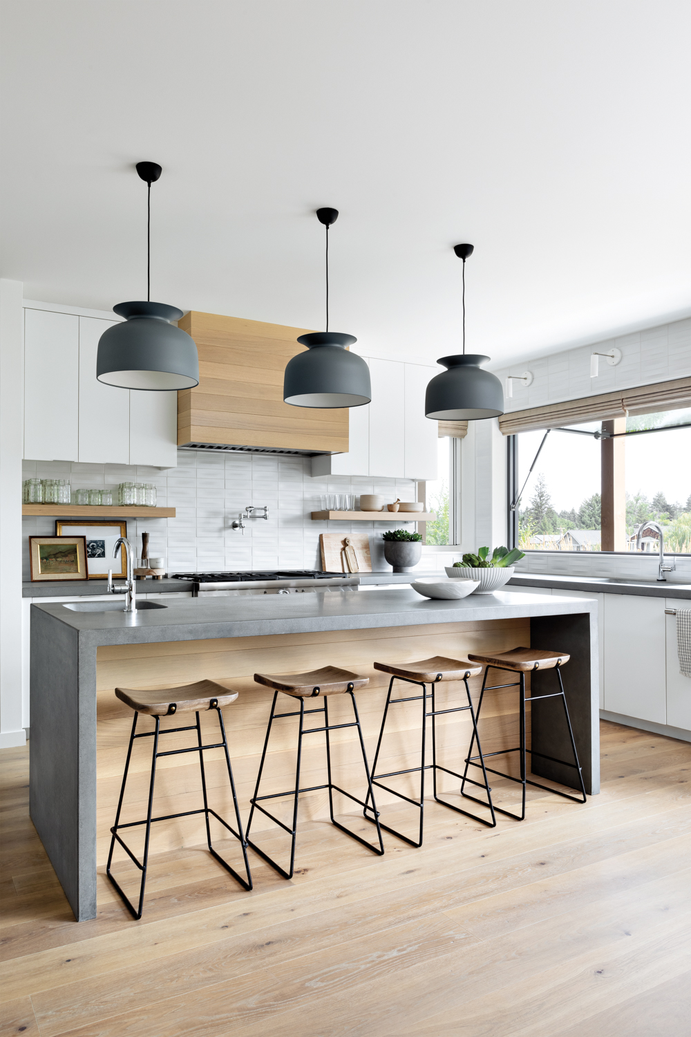 20 Minimalist Kitchens That Inspire Us To Stay Organized | LUXE Interiors + Design