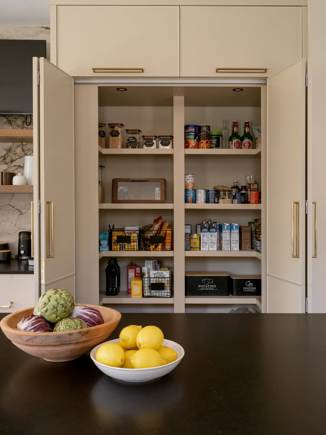 25 Hidden Walk-In Pantry Ideas You'd Never Guess Were There at First Glance