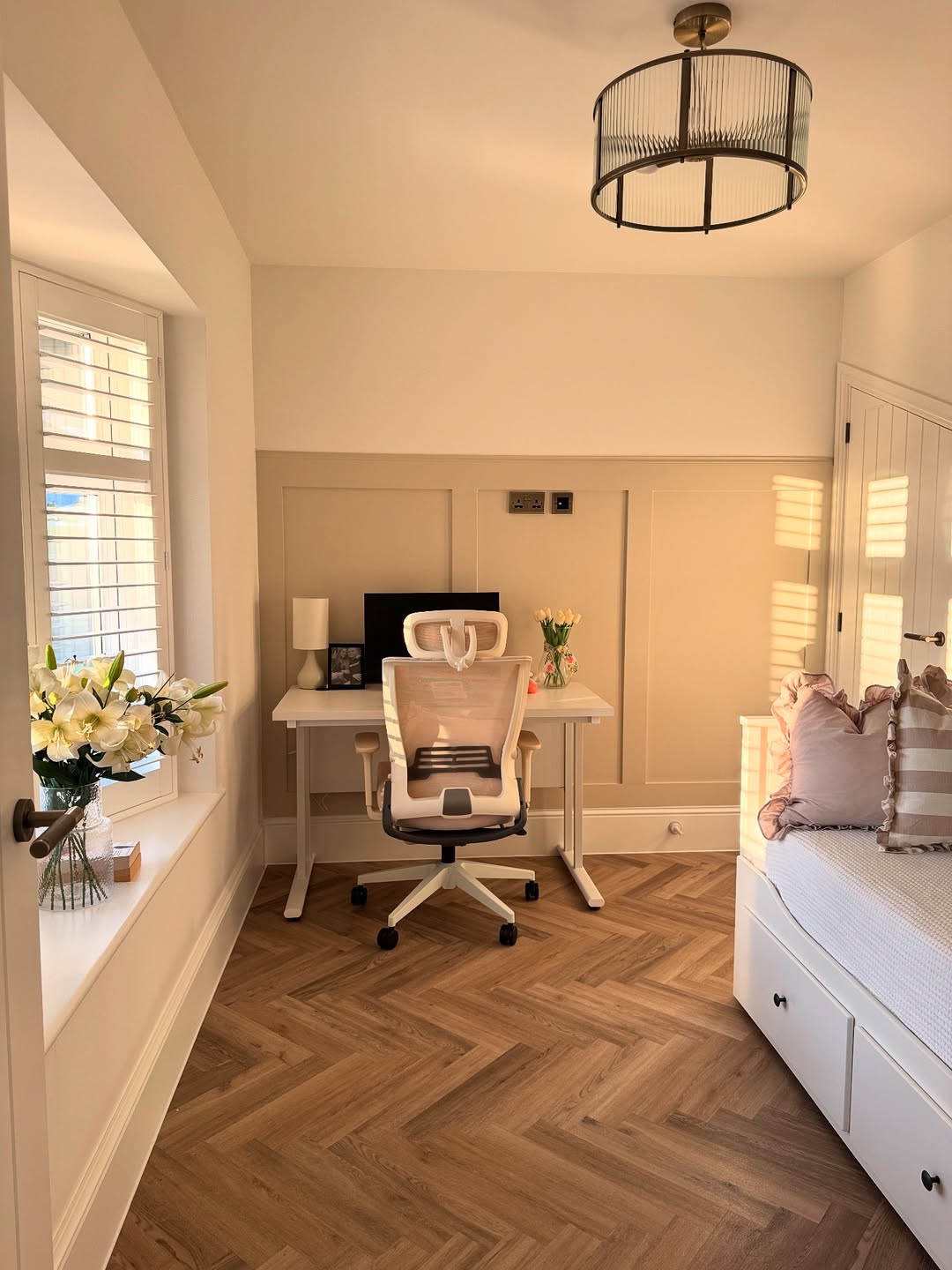 25 Home Office In Living Room Ideas for 2026 That Interior Designers Swear By But Rarely Share