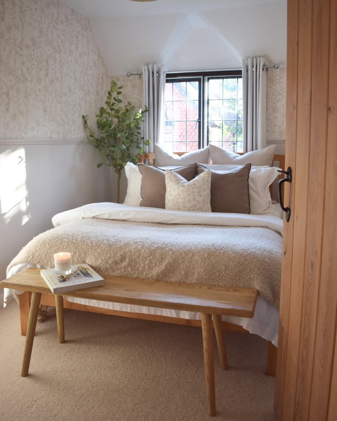 25 Small Bedroom Layouts for 2026 That Make Even a 10x10 Space Feel Like a Master Suite