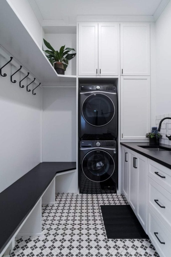 27 Clever Mudroom and Laundry Room Ideas To Maximize Space