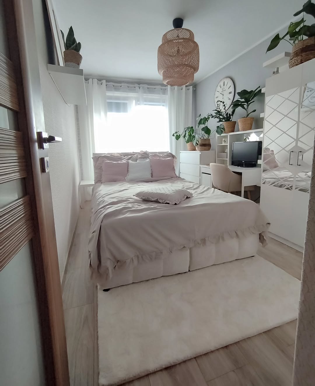 27 Small Bedroom Decor Ideas for 2026 Designers Use When Square Footage Is Tight