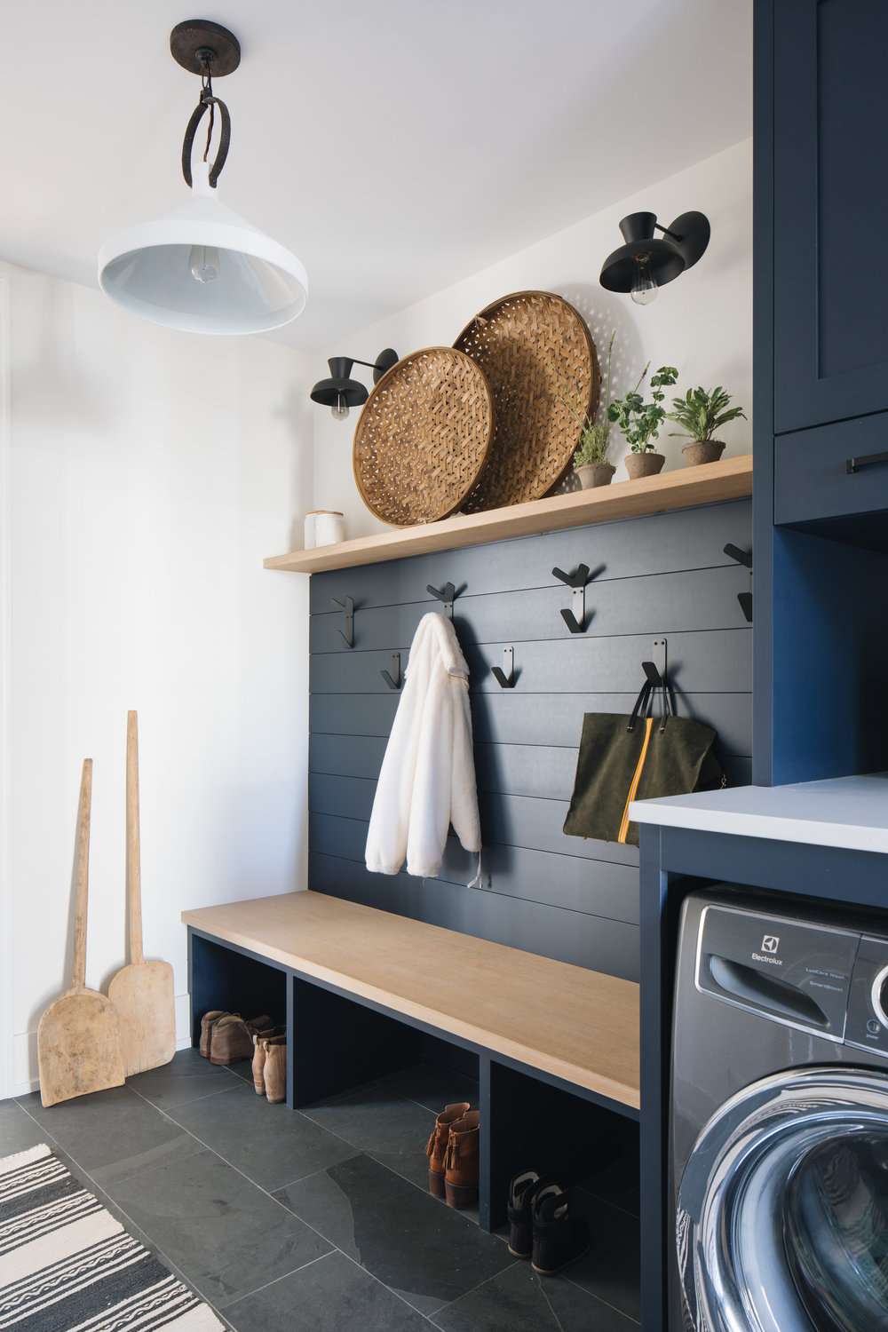 35 Chic and Optimized Mudroom Laundry Room Combo Ideas