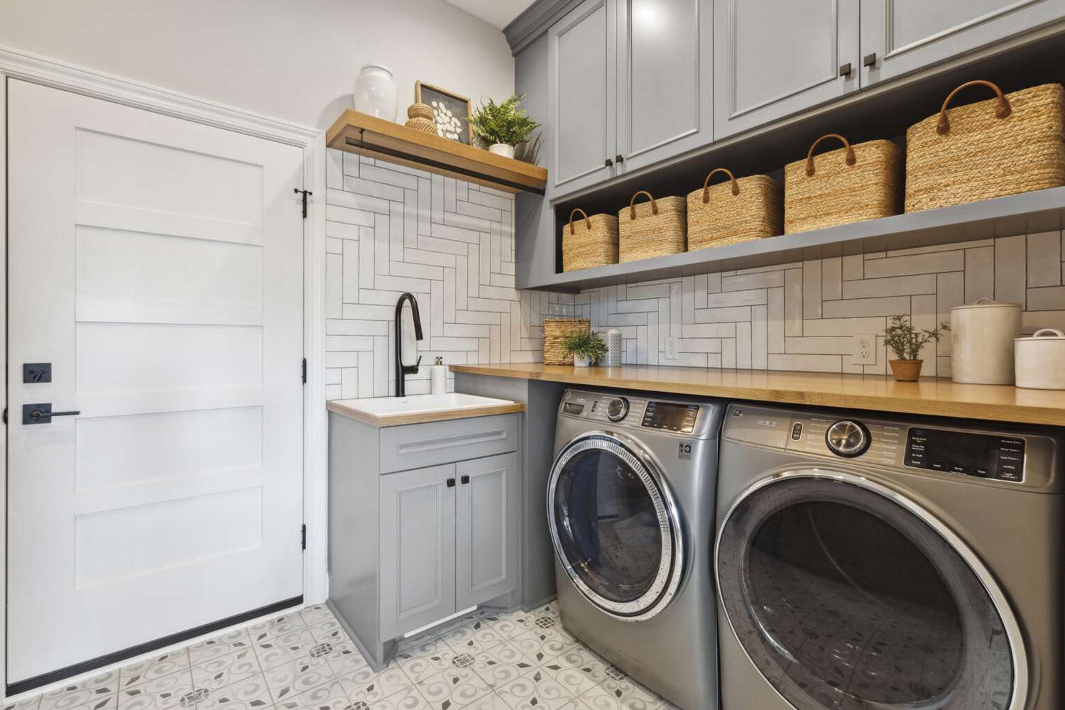 35 Laundry Room Tile Ideas to Inspire Your Next Renovation