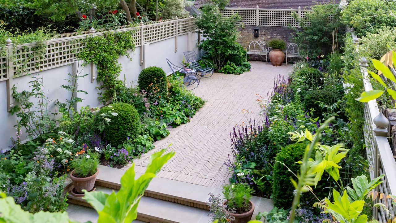 5 design ideas to inspire from this narrow and small garden | Homes and Gardens